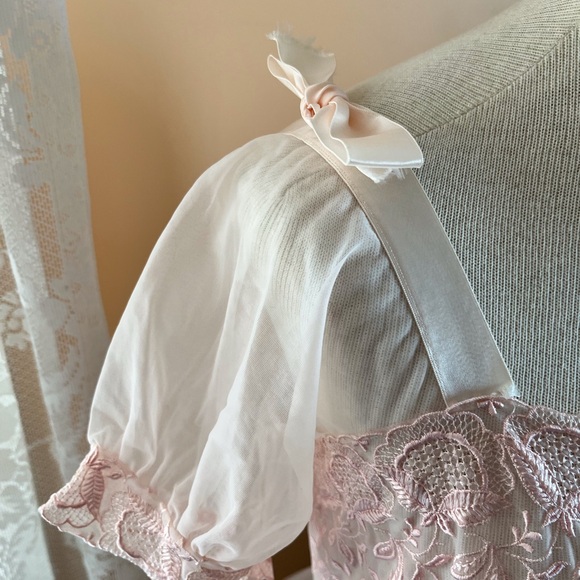 Elegant Vintage Petal Pink Lace Nightgown - Picture 3 of 14